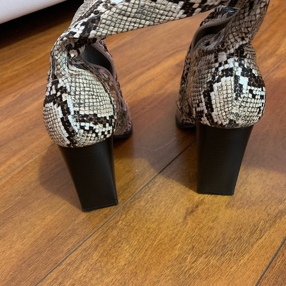 Forever 21 Cheetah print faux leather knee high boots size 7 - Picture 3 of 4